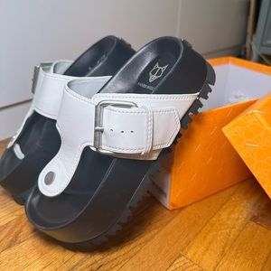 NEW Vixen White Leather with the box (size 38) 🐺